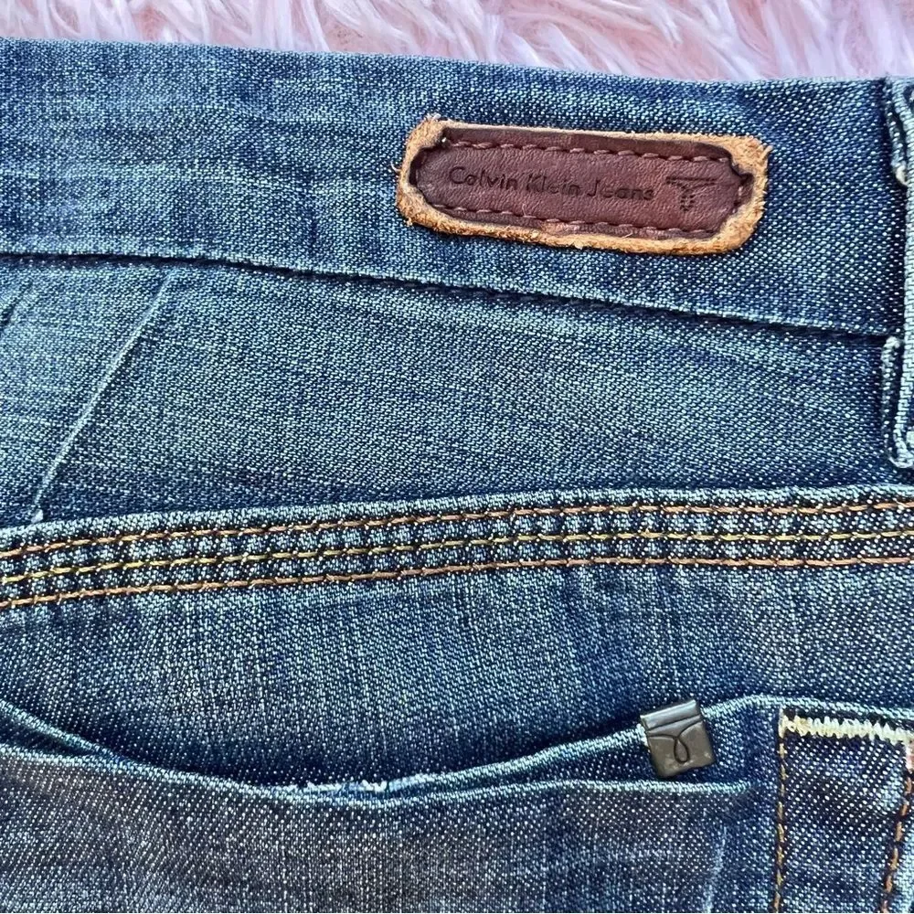 Calvin Klein Lean Bootcut size 6 length 32 mid-rise